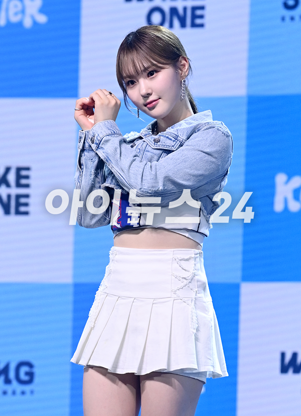 그룹 케플러 김채현이 20일 오후 서울 광진구 광장동 예스24라이브홀에서 열린 두 번째 미니앨범 'DOUBLAST' 발매 기념 쇼케이스에 참석해 공연을 하고 있다. [사진=김성진 기자]