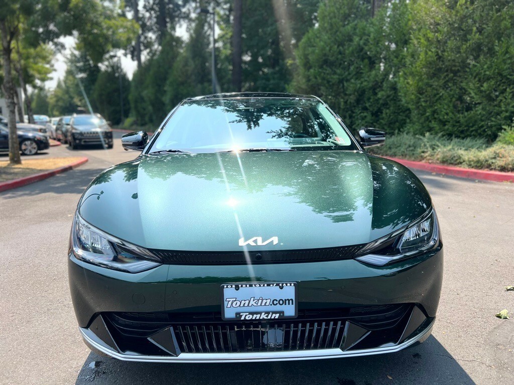 기아가 전용전기차 EV6의 스페셜 버전으로 선보일 'EV6 리미티드 에디션' 실물이 포착됐다.