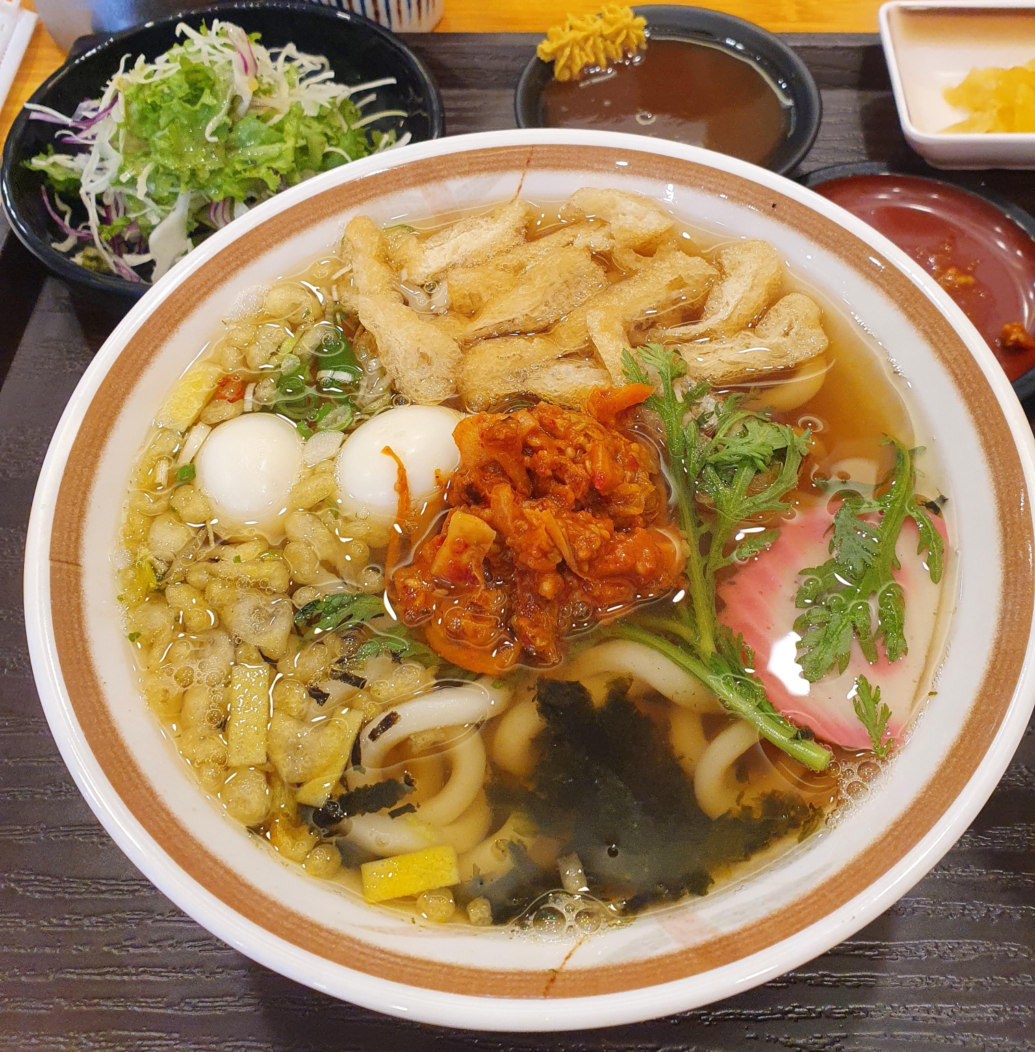 김치가-올려있는-김치우동