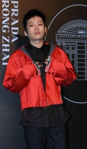 프라다 엠버서더의 저주?