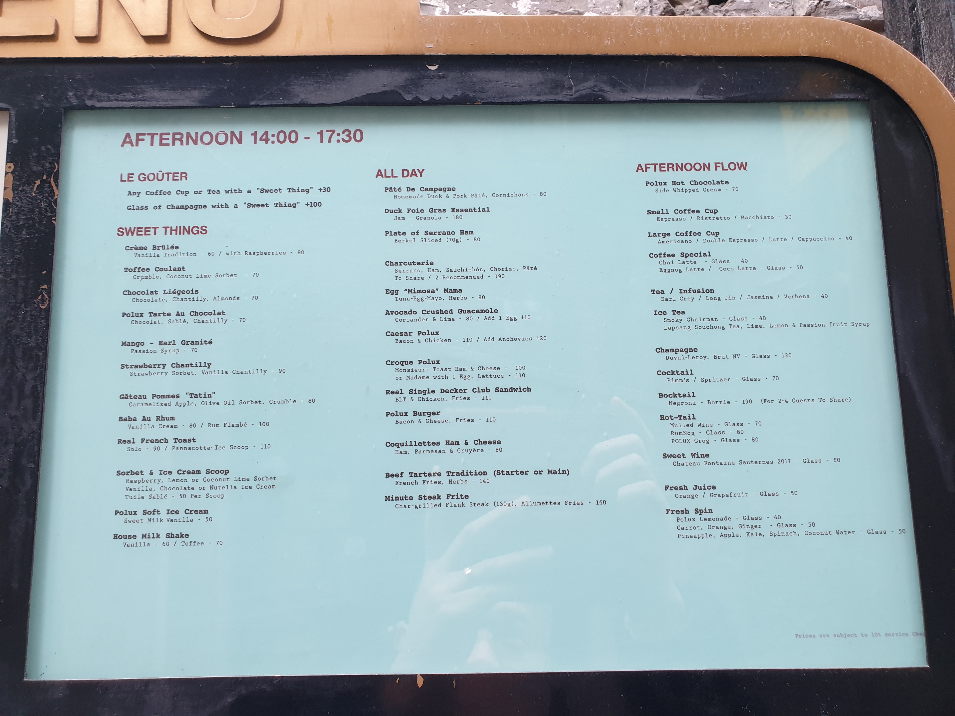 애프터눈(14:00 ~ 17:30) 메뉴들이 빼곡히 써있다.