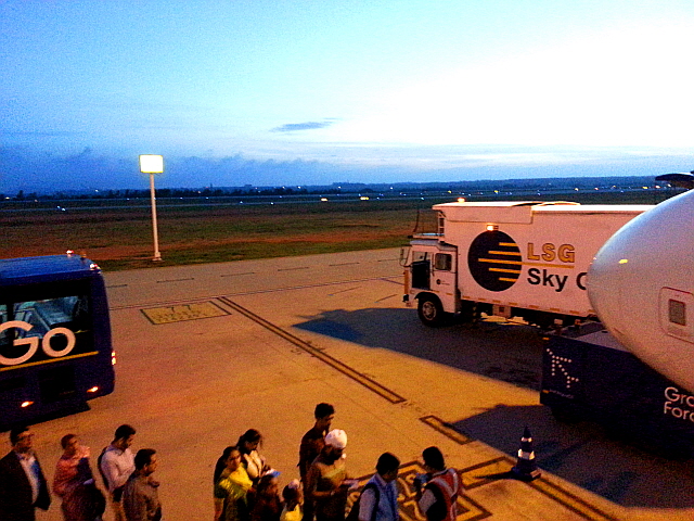 동이 트는 공항