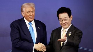 트럼프 우호의 상징으로 선물