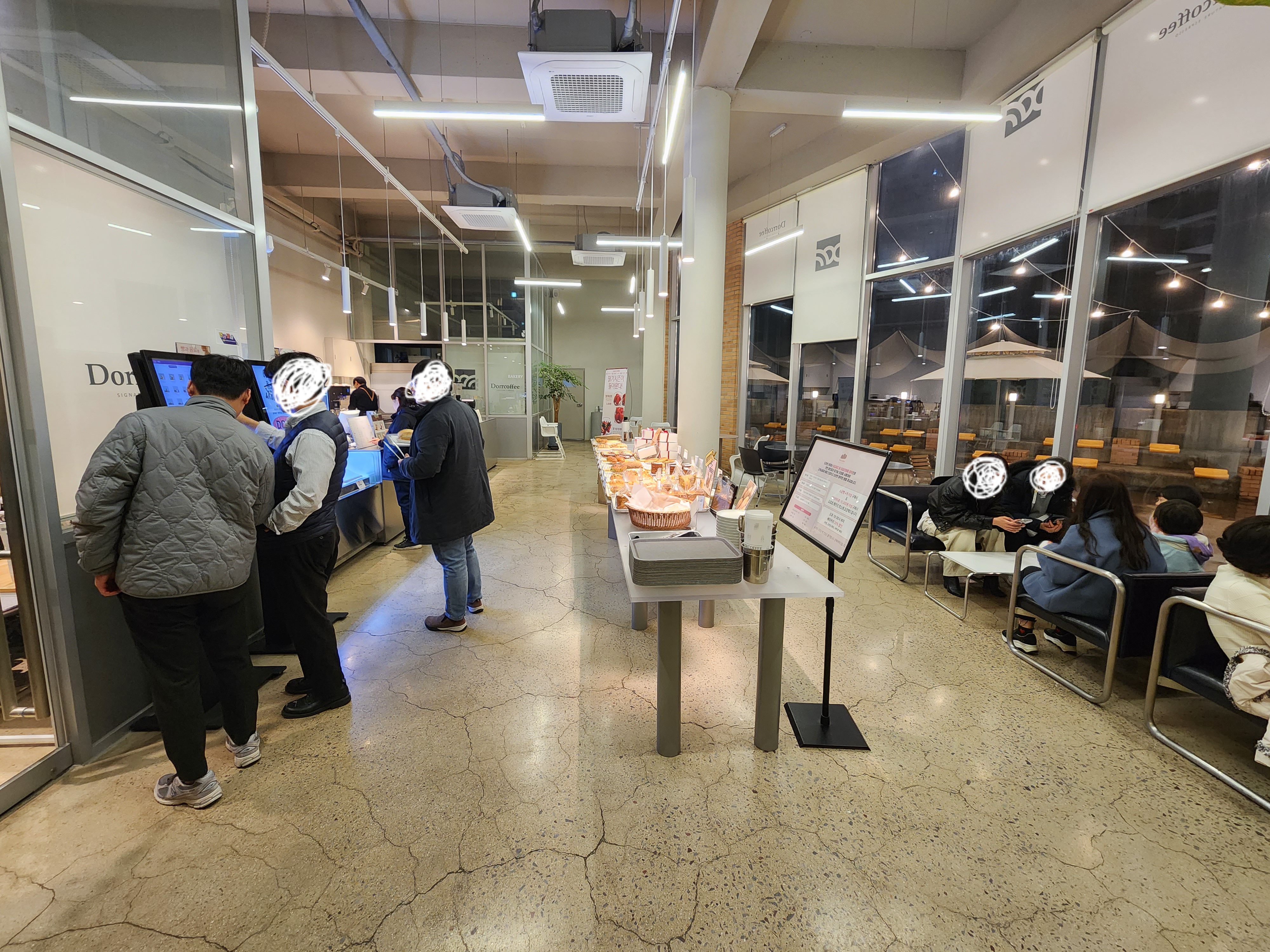 도르르 커피 1층