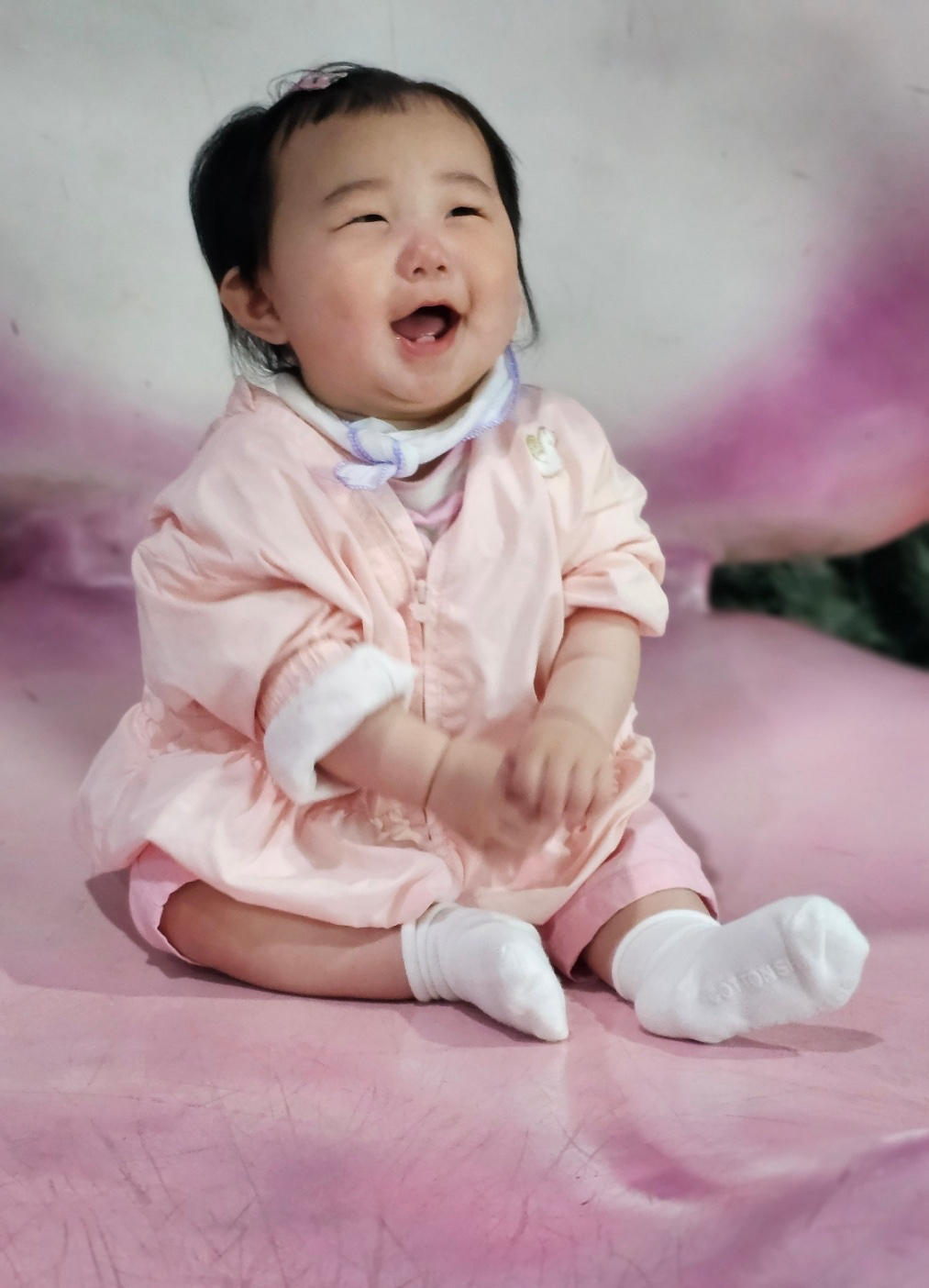 웃고 있는 아기 이미지