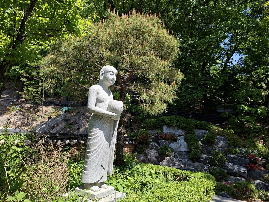 지장전앞-석상