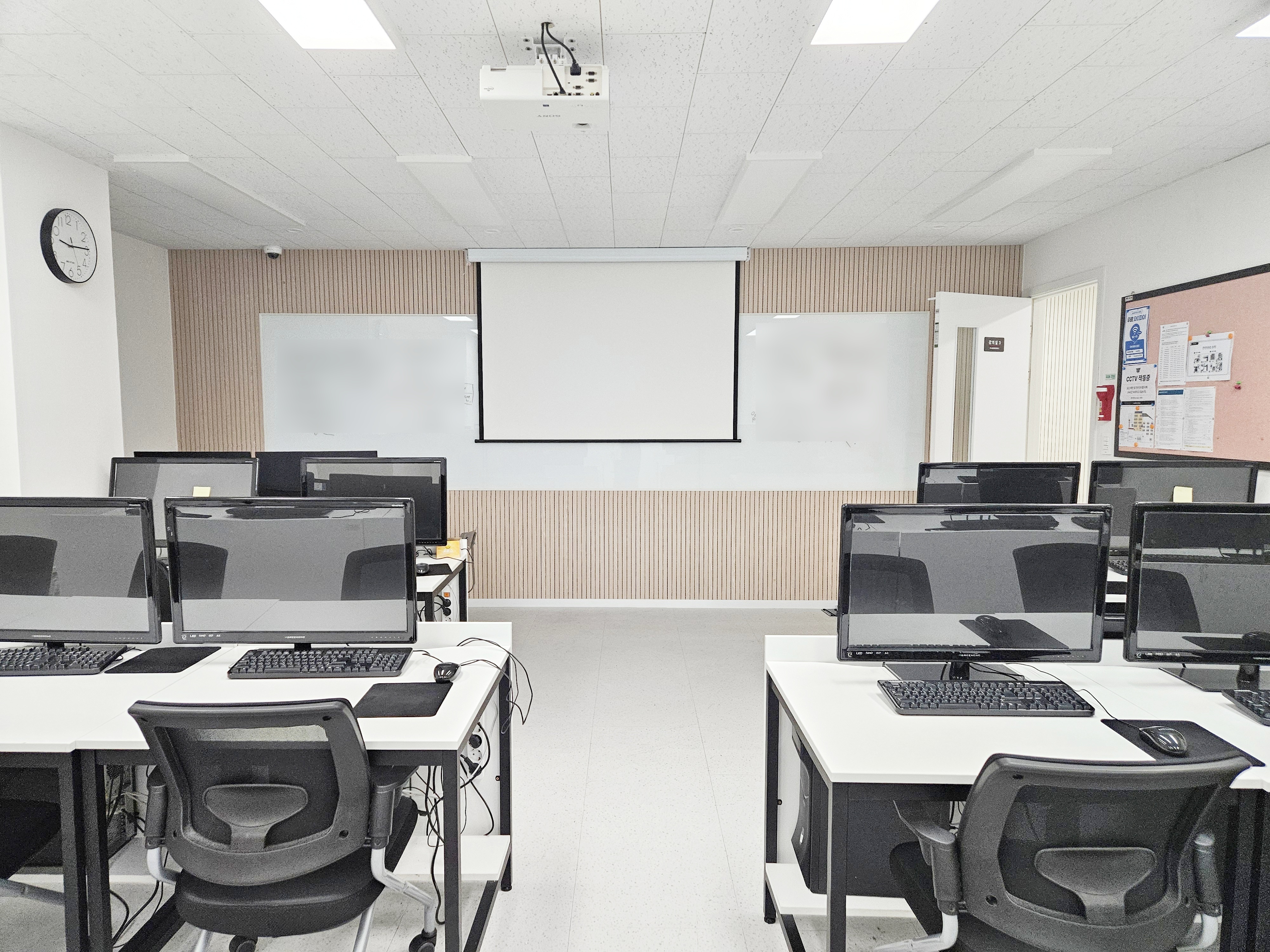 숭실창의인재개발원-빈강의실-모니터-화이트보드