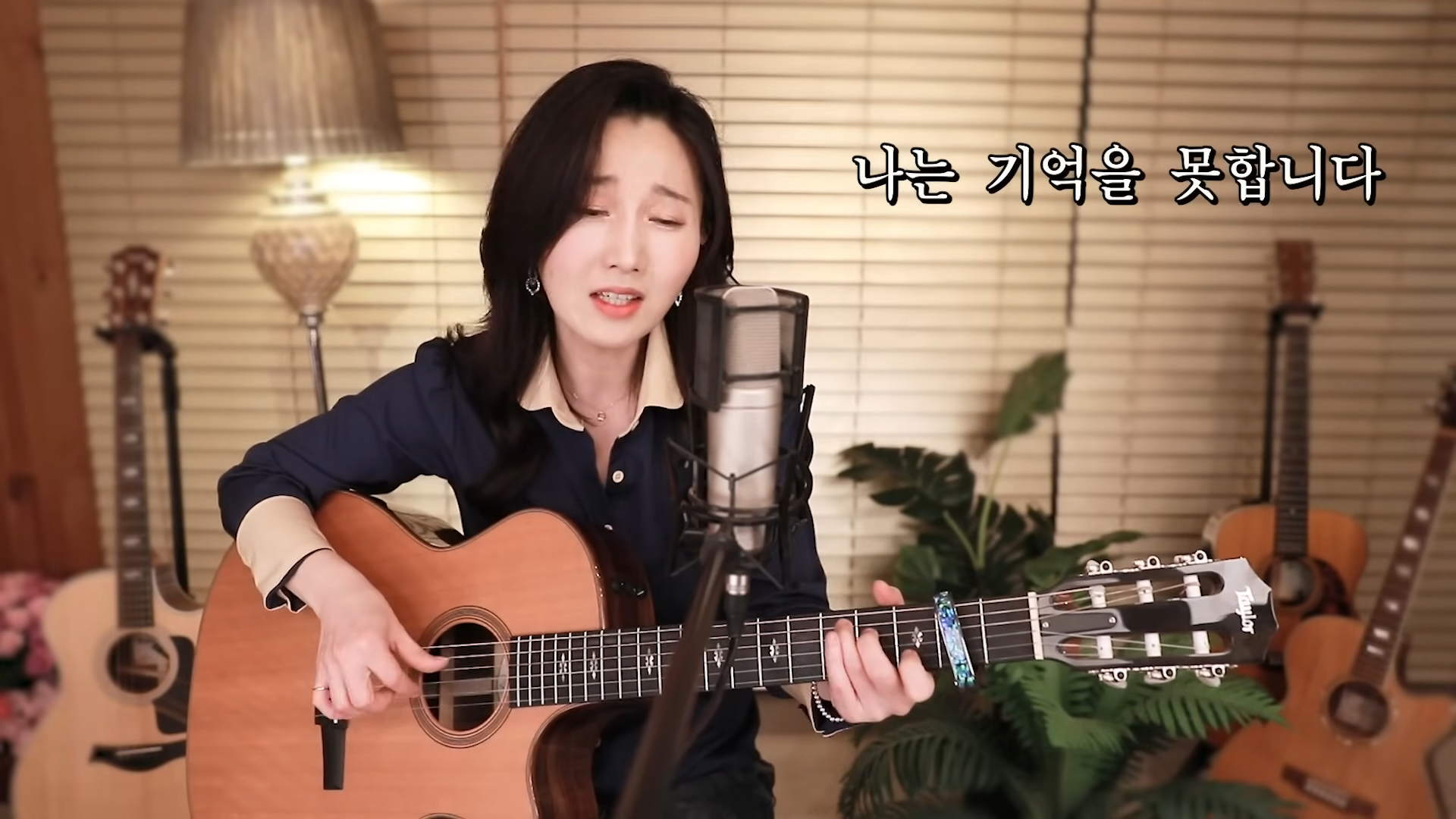 사랑이 지나가면 (이문세) - 감성 끝판왕! 중년들의 아이유라 불리는 이유가 있네요. 통기타 하나로 7080 ★강지민★ Kang jimin 1-58 screenshot