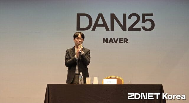 김범준 네이버 COO가 6일 서울 코엑스에서 열린 팀네이버 통합 컨퍼런스 '단25'에서 기자간담회를 진행하고 있다.