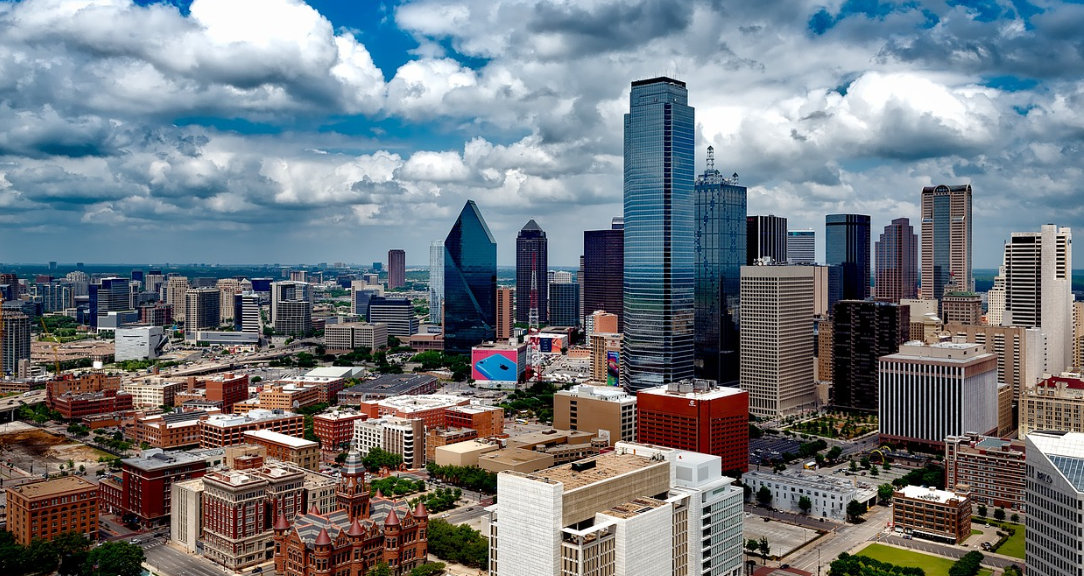 예쁜구름이 가득한 도시 사진