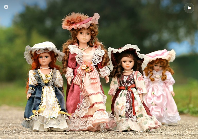 엄마와 딸들 인형들