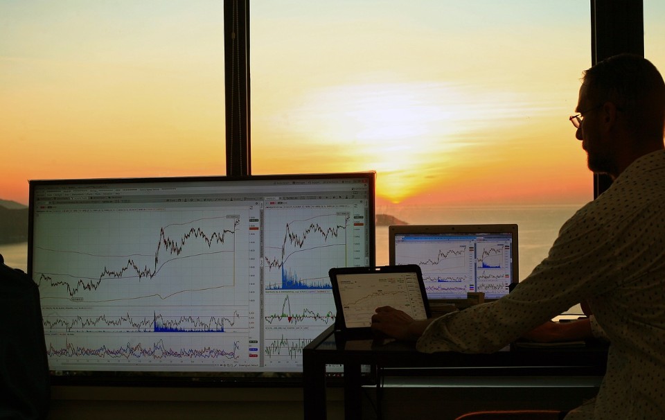 주식 거래하는 사람