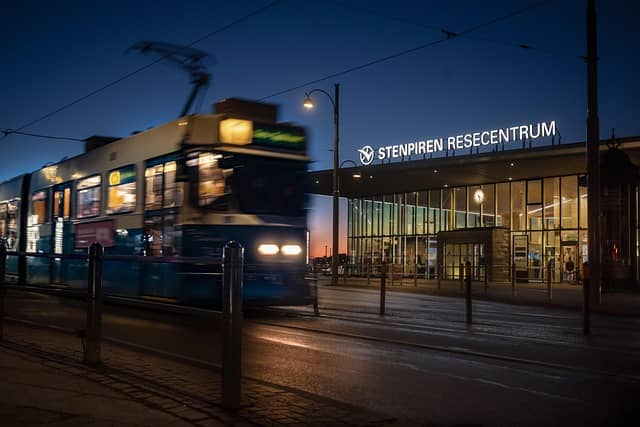 환승 구간의 심리적 변환 — 이동 동선의 중첩이 만드는 전환의 감정학