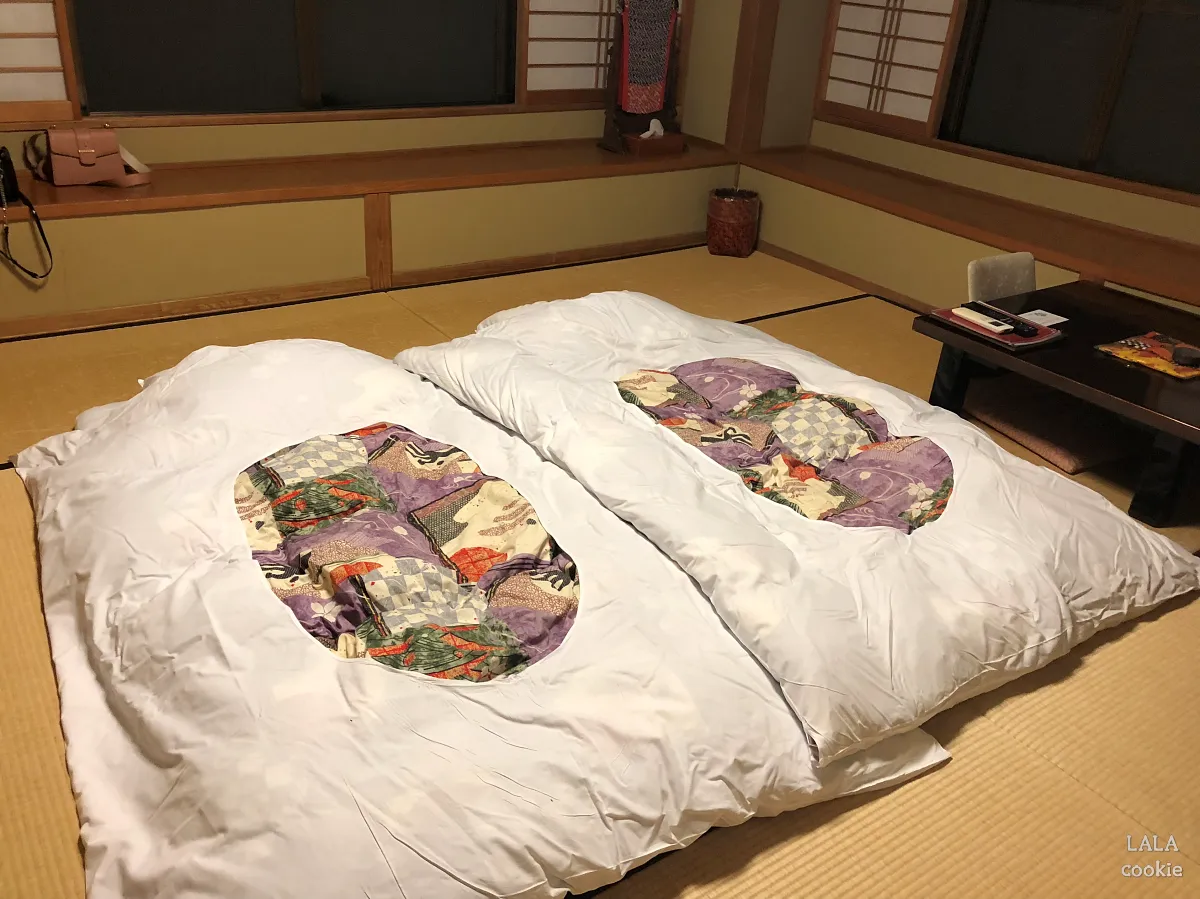 후쿠오카-유후인-료칸-추천-야마다야-타다미방에-이불