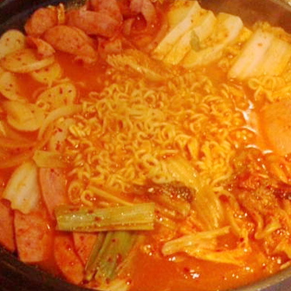 푸짐한 스팸 부대찌개 맛있게 끓이는 법