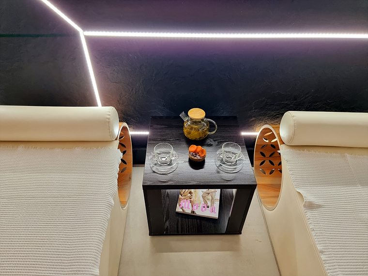 제공되는 허브티와 간식