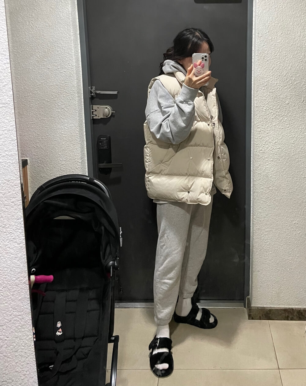 베어파우 베리 양털 슬리퍼 - 조거팬츠 코디샷