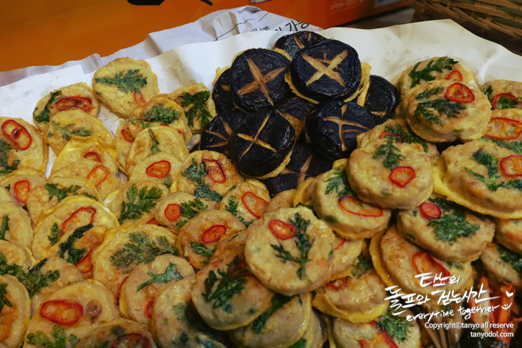 타뇨의셀프웨딩 타뇨 돌프 타뇨의돌프와걷는시간 부케 부토니에 목화부케 겨울부케 겨울결혼식 결혼식 한복드레스 한복 웨딩드레스 한복웨딩드레스 웨딩족두리 셀프웨딩 결혼준비 셀프웨딩메이크업 셀프웨딩헤어 웨딩브로치 면사포 쪽머리 다음블로거 구글애드센스 구글블로거 티스토리 파워블로그 이바지음식 답바지음식 전굽기 예쁜전 모듬전 자매전집 고기산적꼬치 깻잎완자전 표고완자전 버섯전 호박완자전