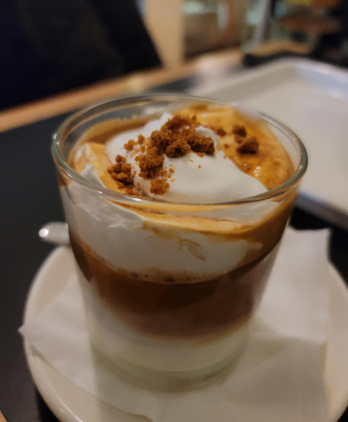 시그니쳐 메뉴 폴드커피