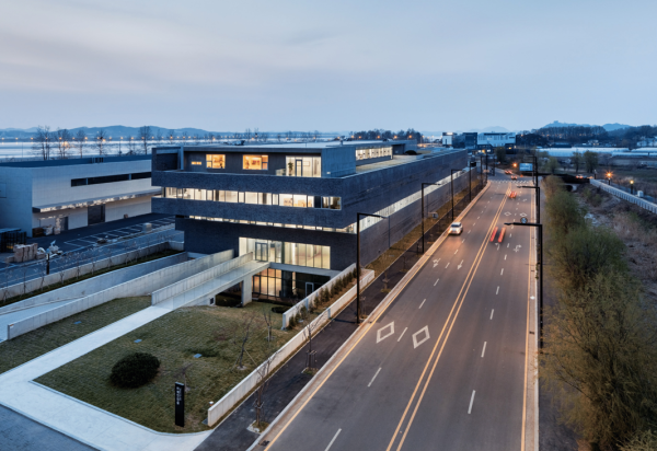 파주출판단지에 설립된 포레스트팩토리 본사 전경.