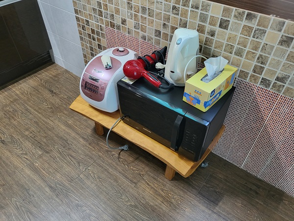 거문도 솔지오 펜션 2층 펜션 주방 전자레인지&amp;#44; 전기밥솥