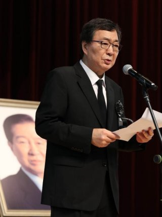 김홍업 부인 신선련 아들