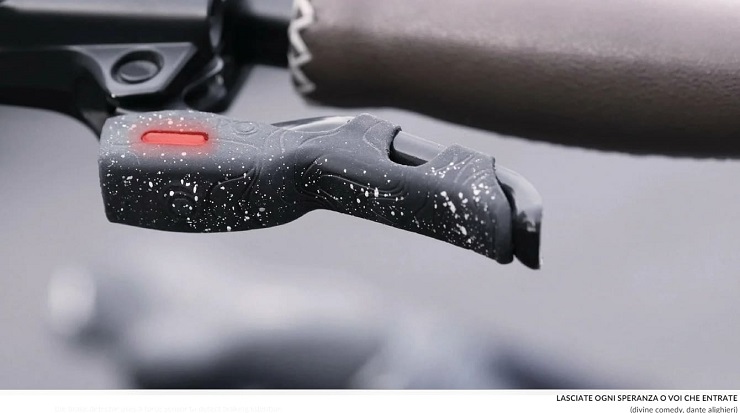 브레이크 밟으면 불 들어오는 자전거 스마트 헬멧 라이트VIDEO: Overade&#39;s smart helmet light detects braking intention to ensure bike safety