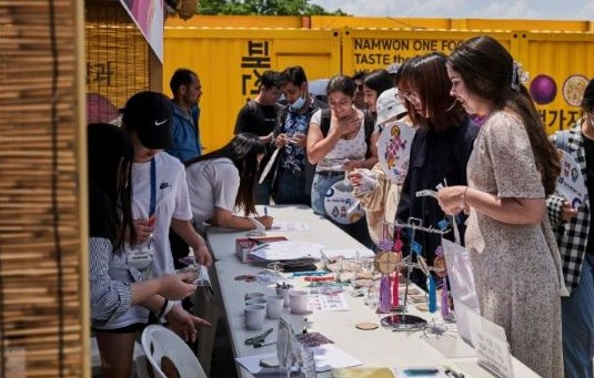 과거춘향제공연에서 체험신청장면