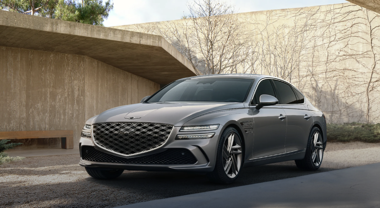 제네시스 G80 중대형 세단 측면 주행 모습