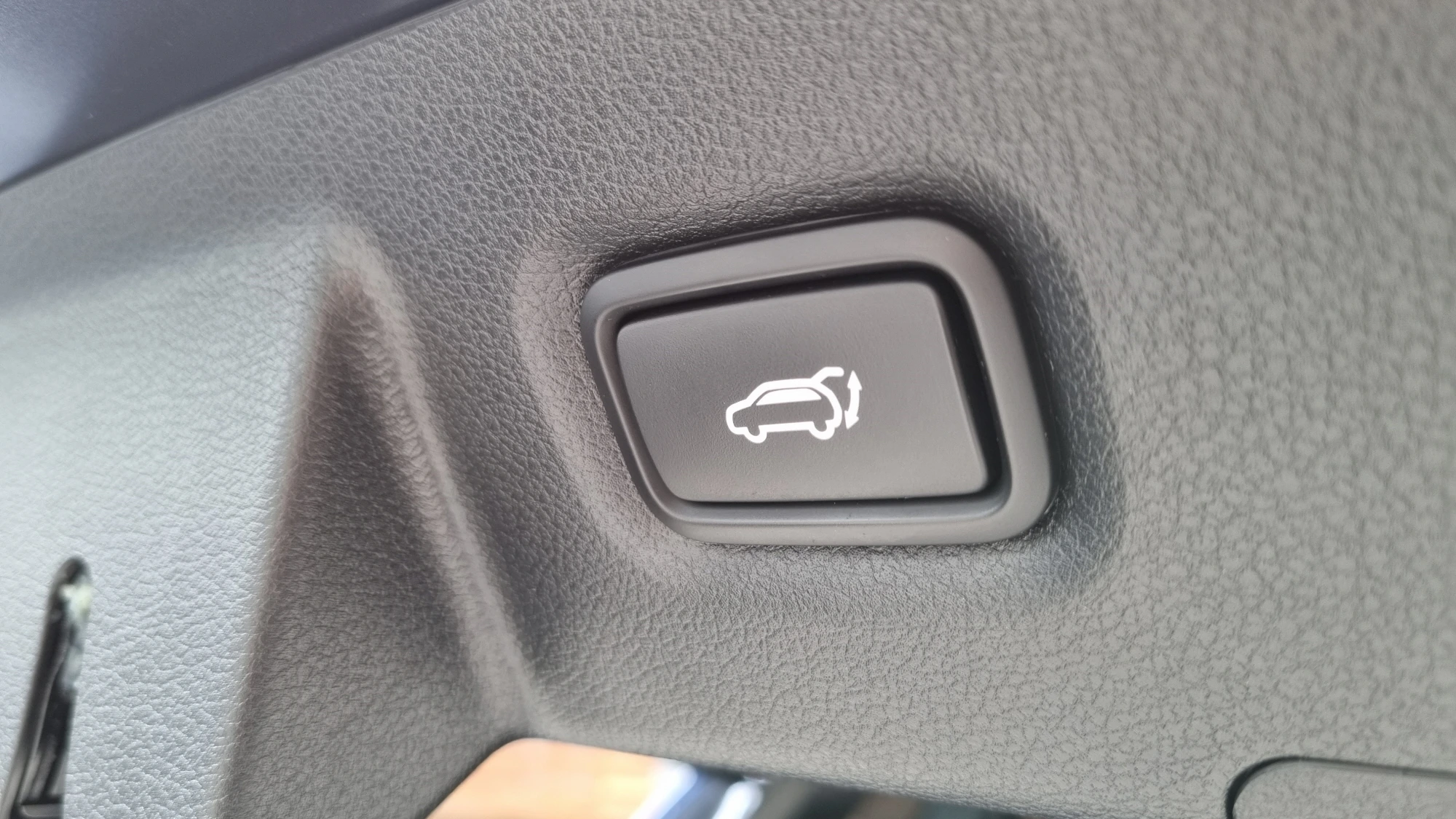 테일게이트 닫힘 버튼