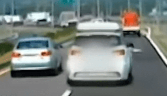 블랙박스로 본 앞 차량의 모습