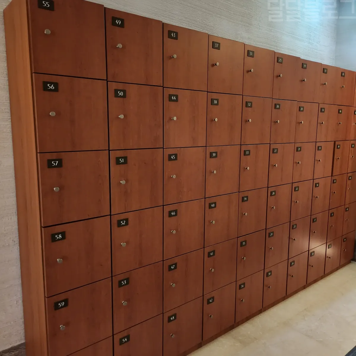 파라다이스시티-수영장-신발장