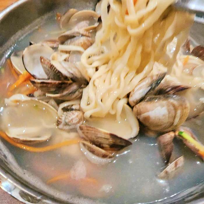생방송투데이 하남 미사 진한 육수 백합 조개 바지락 칼국수 맛집