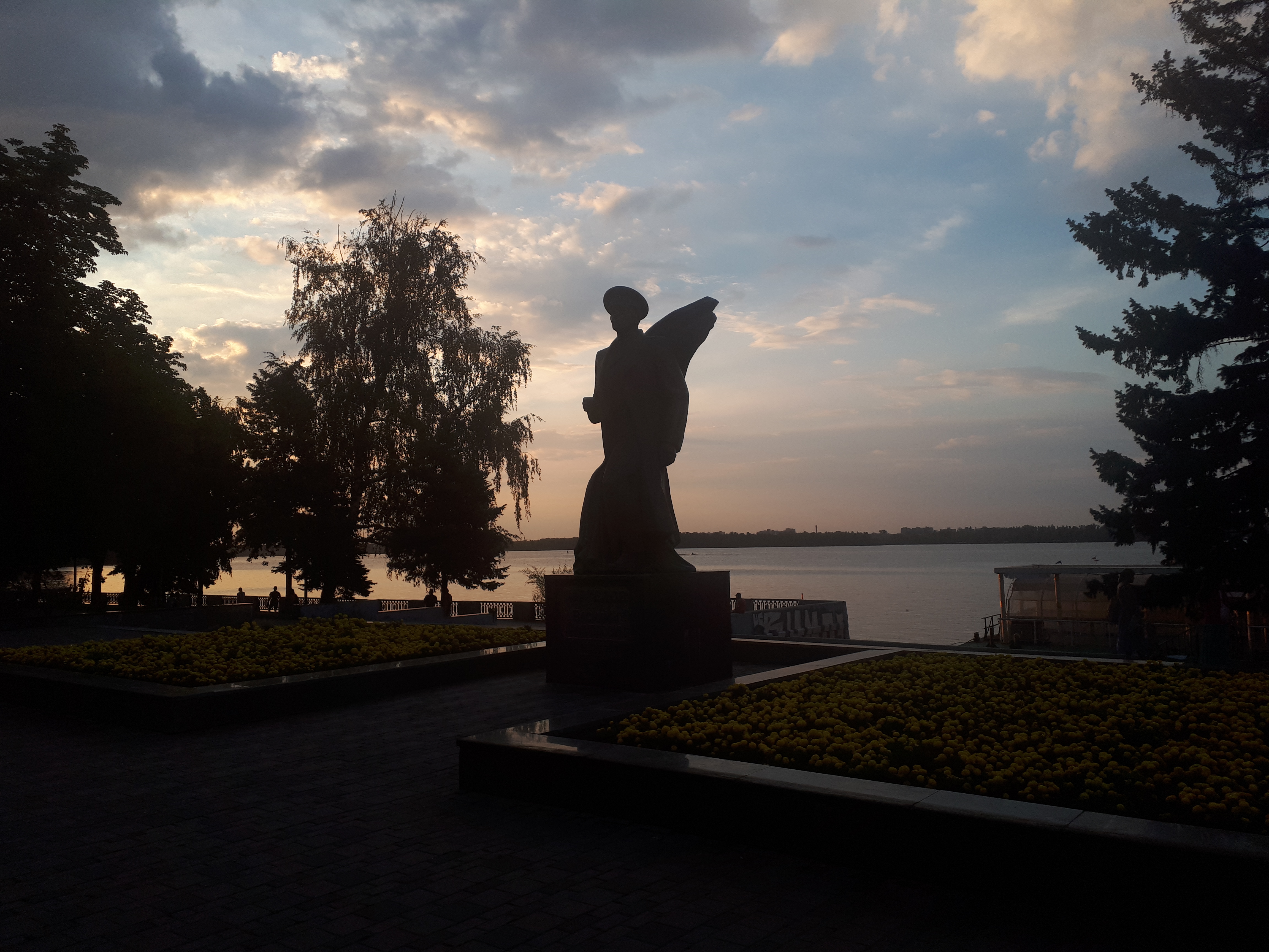 우크라이나 드니프로 강 동상