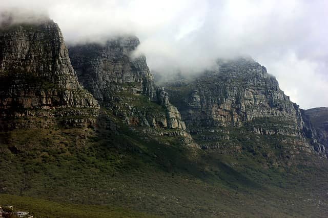 재생 금속 가격 변동과 폐가전 재활용 산업의 경제학