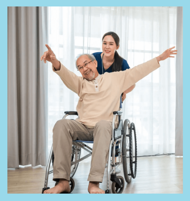 휠체어-앉아있는-노인과-끄는-요양원-직원
