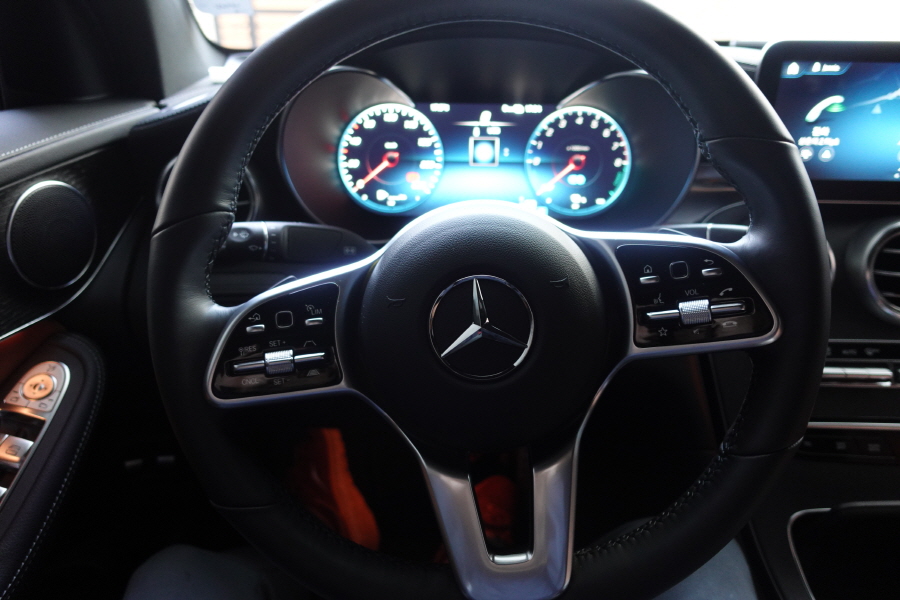 벤츠 GLC 300E 쿠페 실내디자인