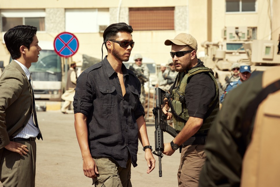 영화 교섭 황정민 현빈 2