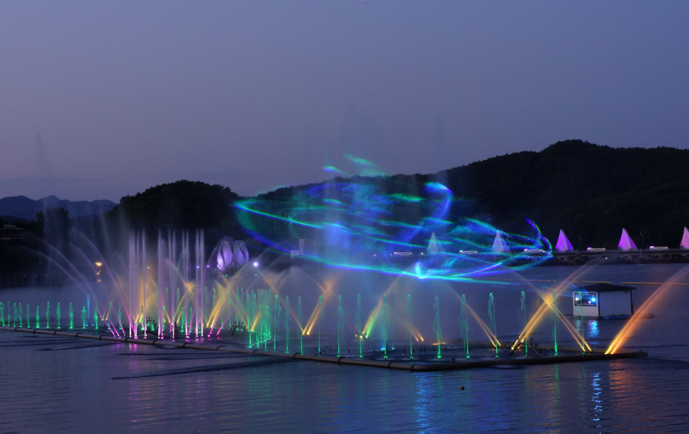 예당호 출렁다리 음악분수1