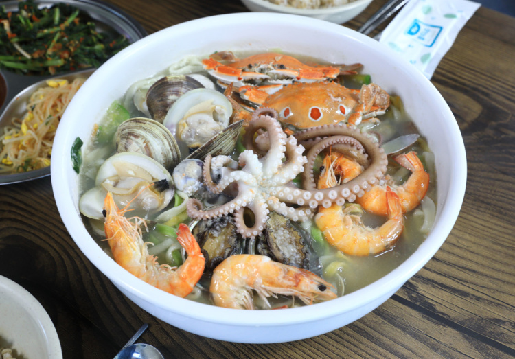 이만기 동네한바퀴 시즌2 대부도 맛과 색을 한 그릇에, 포도 삼색 칼국수, 바지락칼국수, 해물파전 추천 안산 맛집 소개
