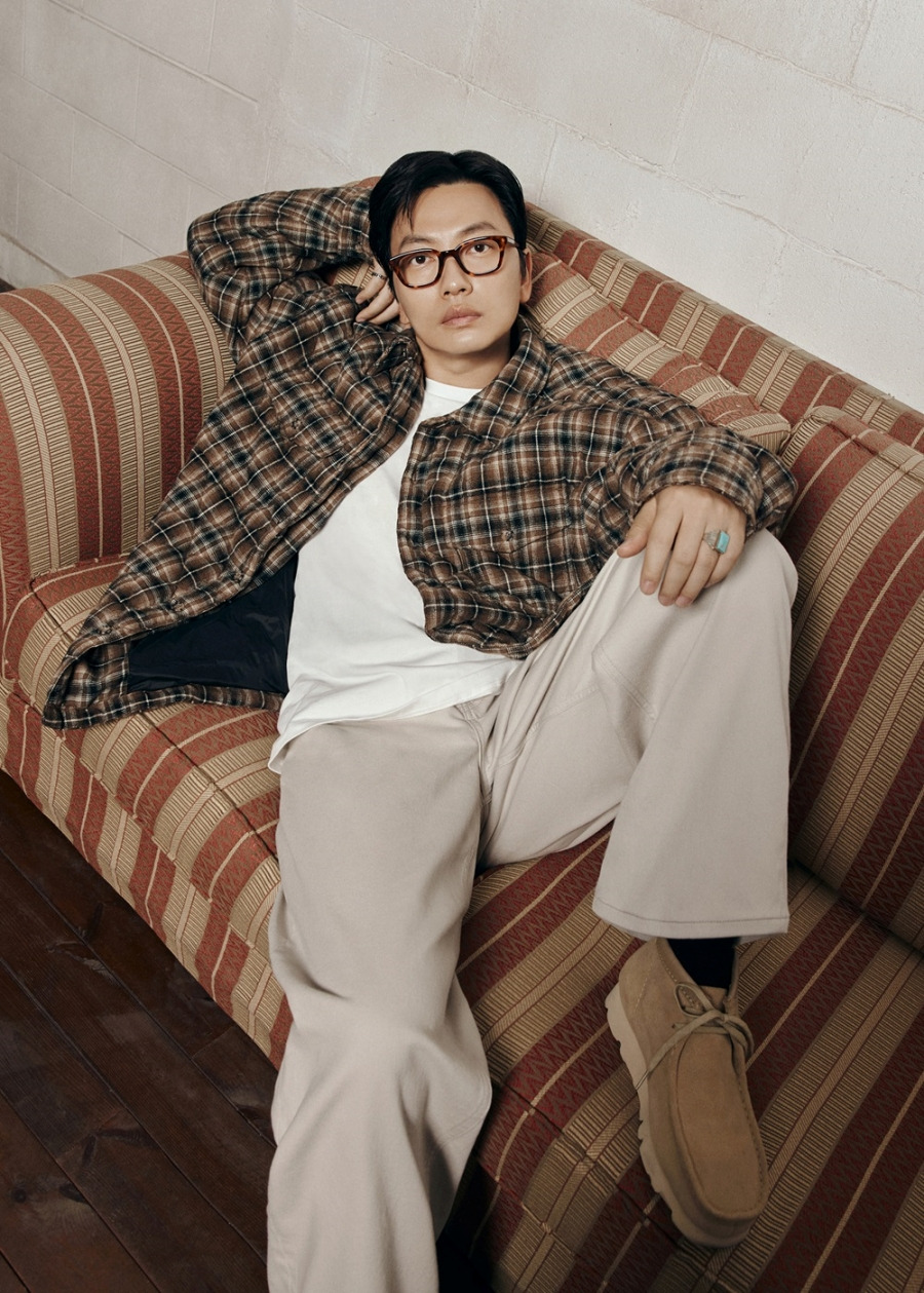 이동휘 체크셔츠