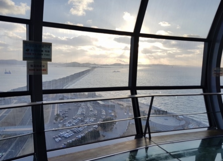 창밖의 바다 모습