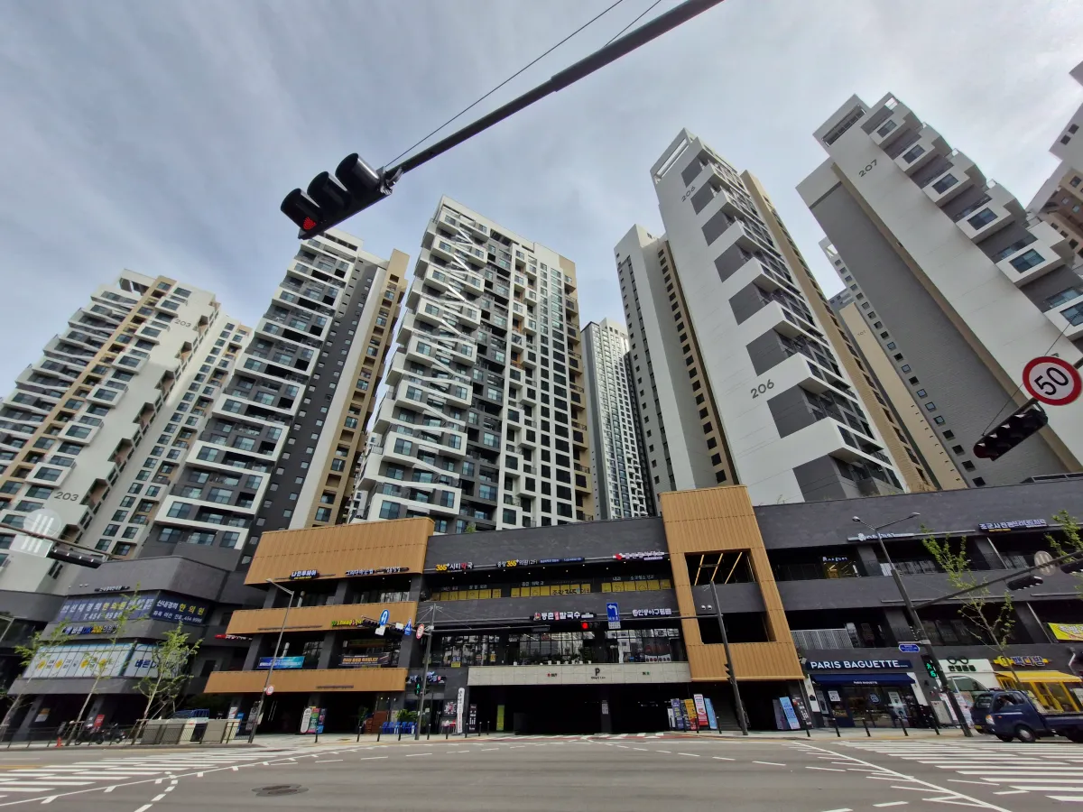 웅장하게-서있는-중랑구-신내역-시티프라디움-아파트