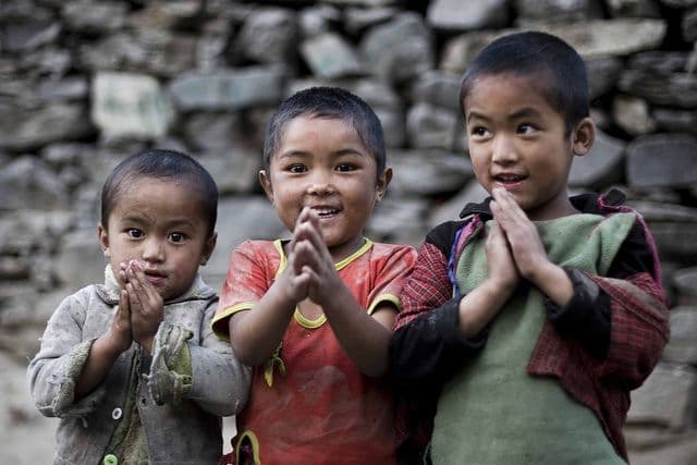 나라별 인사법 배우기 놀이: 세계 여러 문화에 대한 이해 높이기