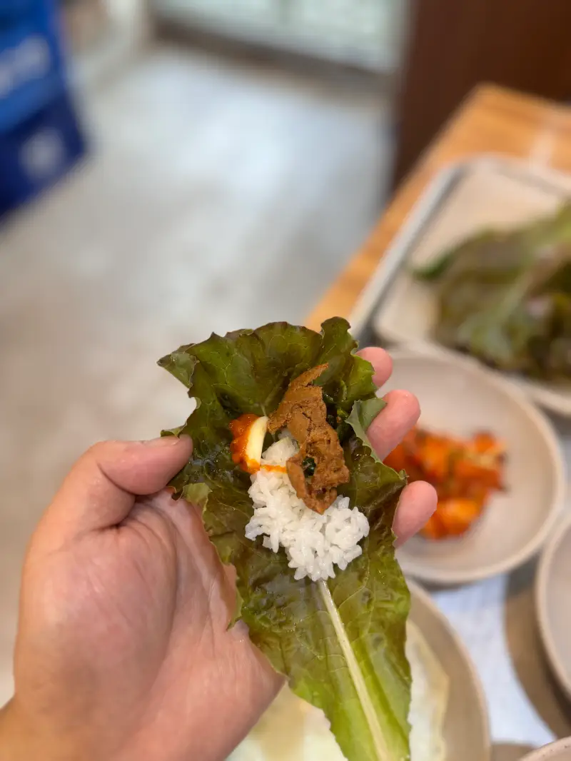 한식당 돼지불백 쌈