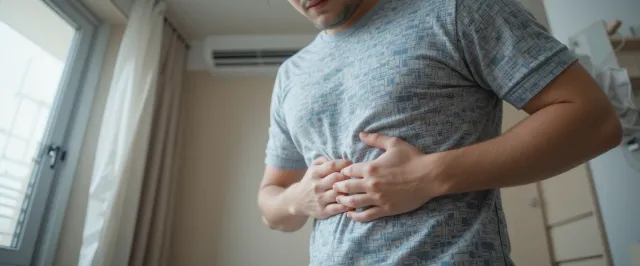 냉방병 증상으로 속이 불편한 사람