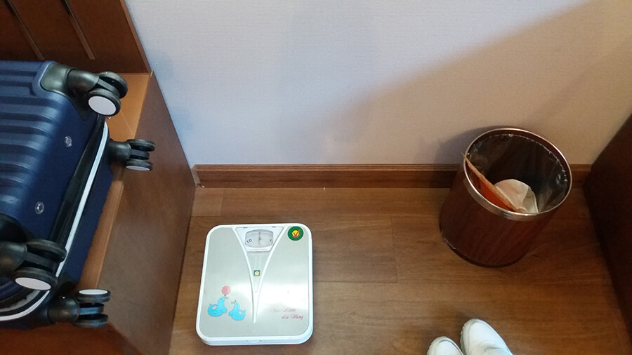 ํธ์น๋ฏผ ์๋ด์คํ ํธํ
