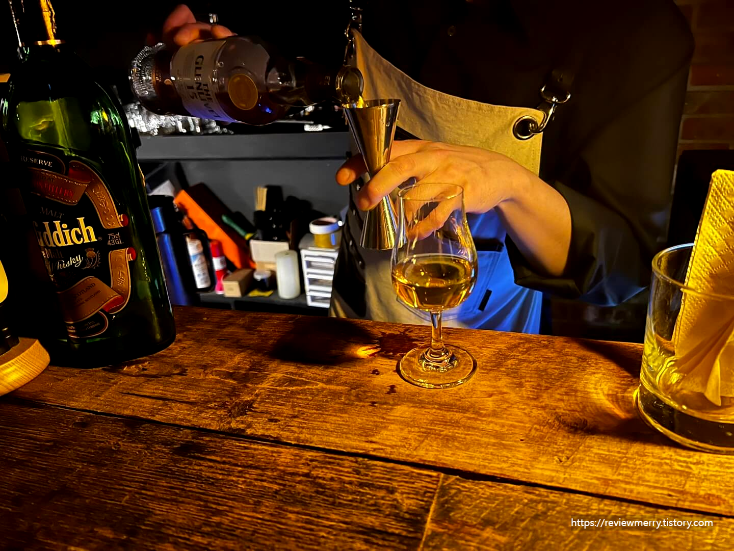 술 제조하는 사진