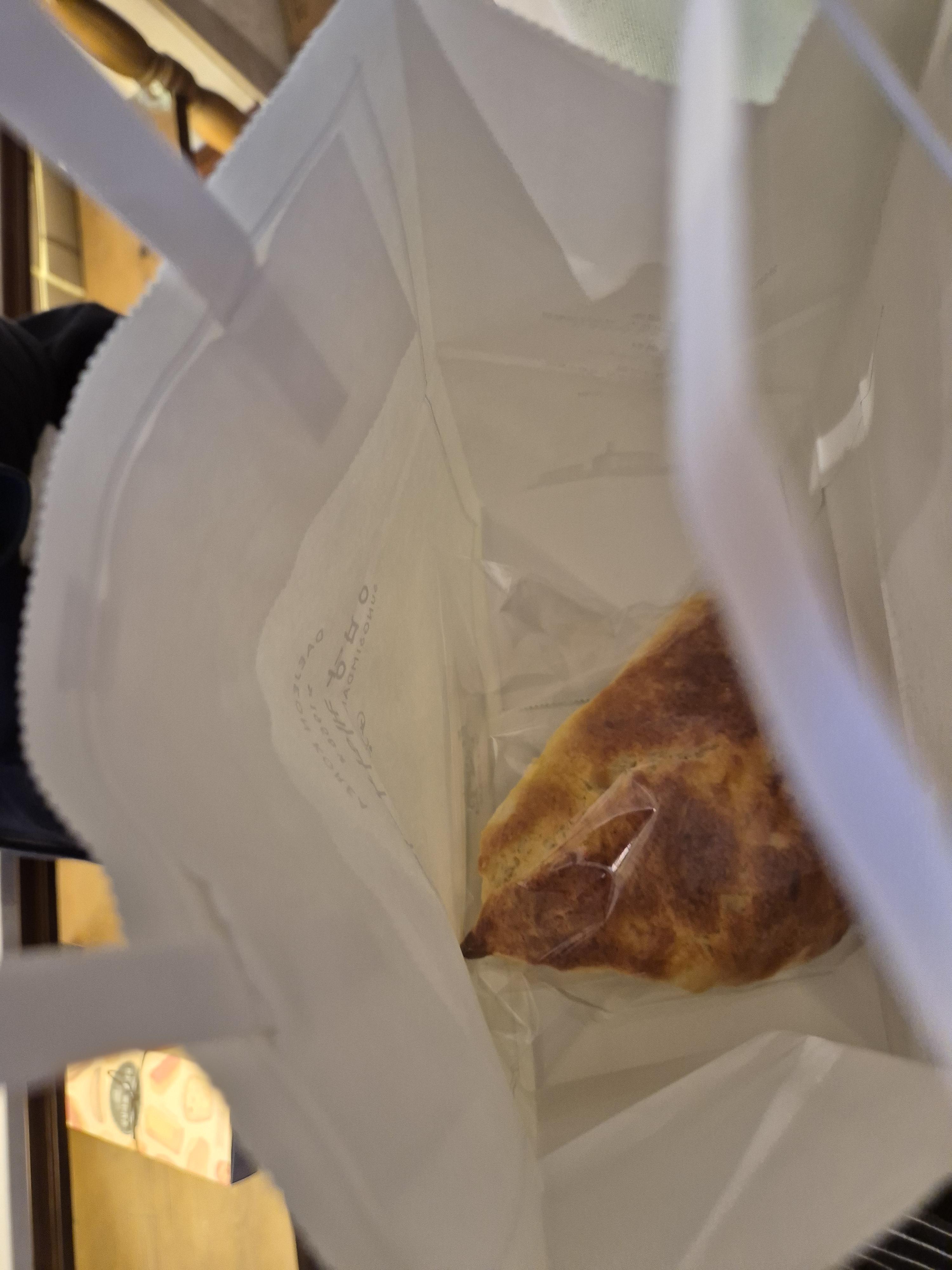 스콘 하나 구매함.