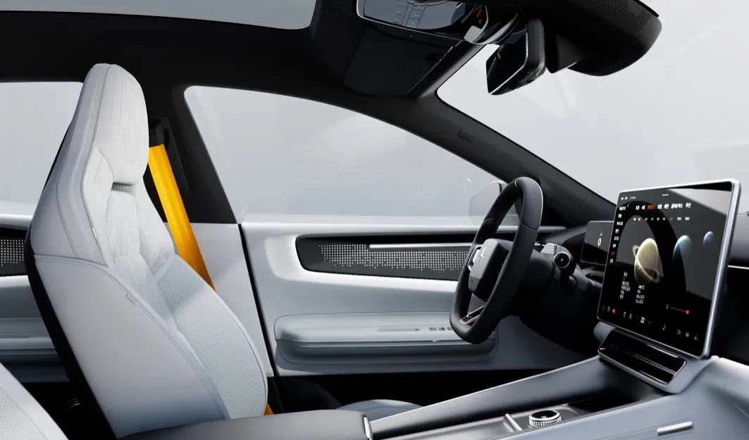 폴스타4 운전석 이미지